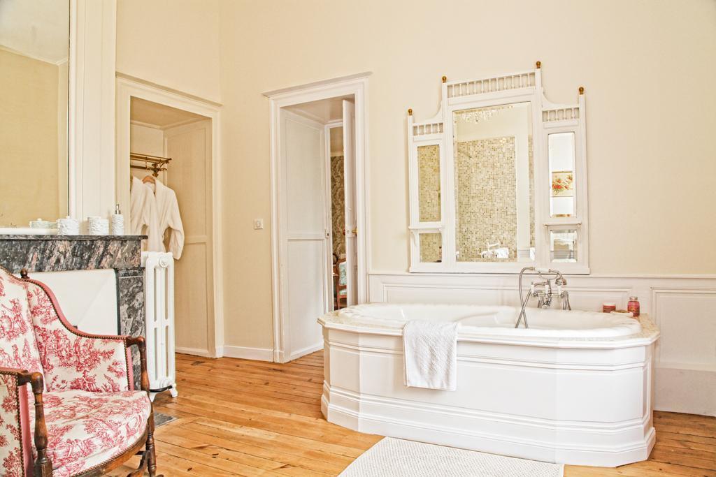 Chateau Lamothe Du Prince Noir - B&B Saint-Sulpice-et-Cameyrac Rom bilde
